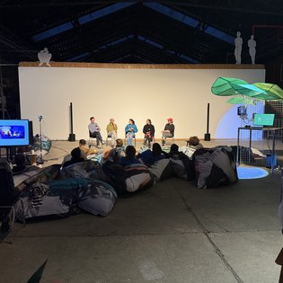 Ein Podiumsgespräch findet auf einem Symposium zur Kunst im Spiel in der KulturRegion Stuttgart statt.