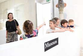 Kinder im Museum