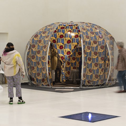 Kunstprojekt "How do you observe a stone that is about to strike you?" von Ogutu Muraya beim Festival ÜBER:MORGEN der KulturRegion Stuttgart