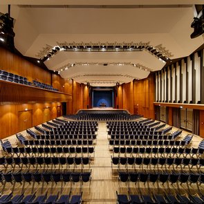 Blick in den Großen Saal der Stadthalle