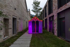 Abschlussfest im Stuttgarter Kunstverein Wagenhalle, Clair Bötschi "Beichtstuhl der Kreativen"