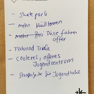 Postkarte mit Ideen von Besucher:innen des Bauwagens im Rahmen des Projekts SPIEL:RAUM der KulturRegion Stuttgart 2021-2022