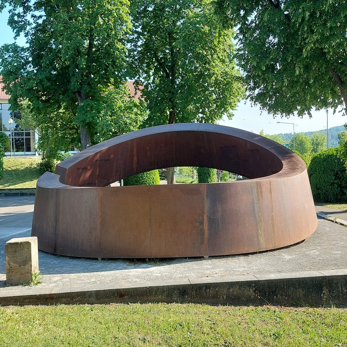 Skulptur der gebrochene Ring