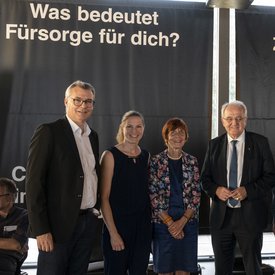Von links nach rechts: Dr. Alexander Lahl, Regionaldirektor/Verband Region Stuttgart, Bettina Pau, Geschäftsführerin der KulturRegion Stuttgart, Dorothee Kraus-Prause, Kommunalpolitikerin und langjähriges Vorstandmitglied KulturRegion Stuttgart, Rainer Wieland, Vorsitzender Regionalversammlung.