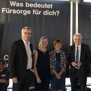 Von links nach rechts: Dr. Alexander Lahl, Regionaldirektor/Verband Region Stuttgart, Bettina Pau, Geschäftsführerin der KulturRegion Stuttgart, Dorothee Kraus-Prause, Kommunalpolitikerin und langjähriges Vorstandmitglied KulturRegion Stuttgart, Rainer Wieland, Vorsitzender Regionalversammlung.
