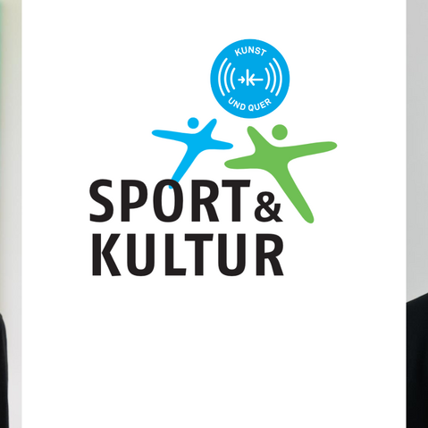 Zwei Personen im Porträt: links eine blonde Frau vor farbigem Hintergrund, rechts ein Mann mit Brille vor hellem Hintergrund. Oben bunte Figuren und ein Podcast-Symbol.