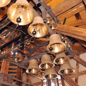 Blick von unten in das Carillon