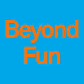 Grafik: Schriftzug »Beyond Fun« in Orange auf blauem Hintergrund.
