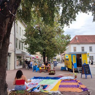 „Eine Unterhaltung im Freien“ in Esslingen am Neckar im Rahmen des Projekts SPIEL:RAUM der KulturRegion Stuttgart 2021-2022