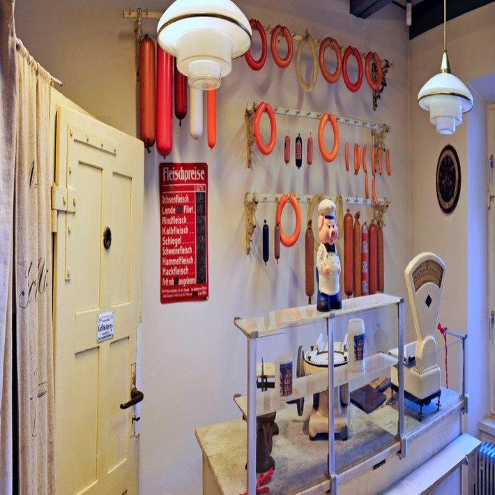 Innenansicht Deutsches Fleischermuseum alte Theke