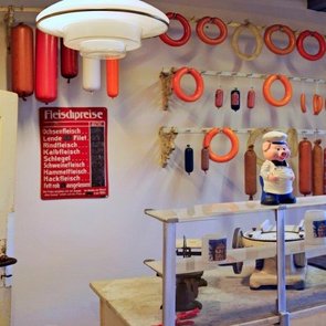 Innenansicht Deutsches Fleischermuseum alte Theke