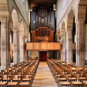 Blick auf die Orgel der Kirche