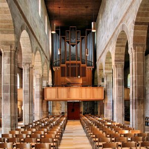 Blick auf die Orgel der Kirche