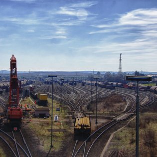 Blick von oben auf die vielen Gleise des Güterbahnhofes