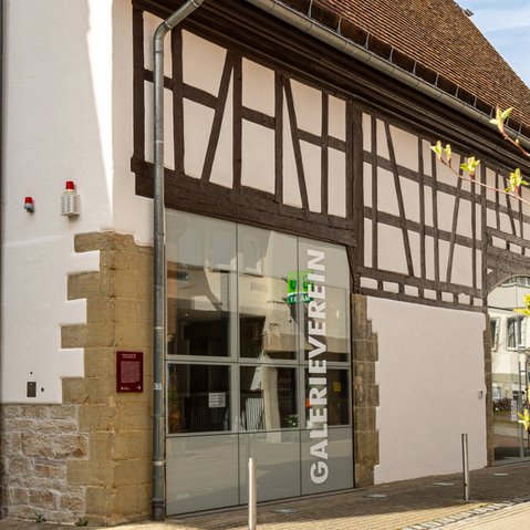 Aussenansicht eines Fachwerkhauses, in welchen der Galerieverein untergebracht ist