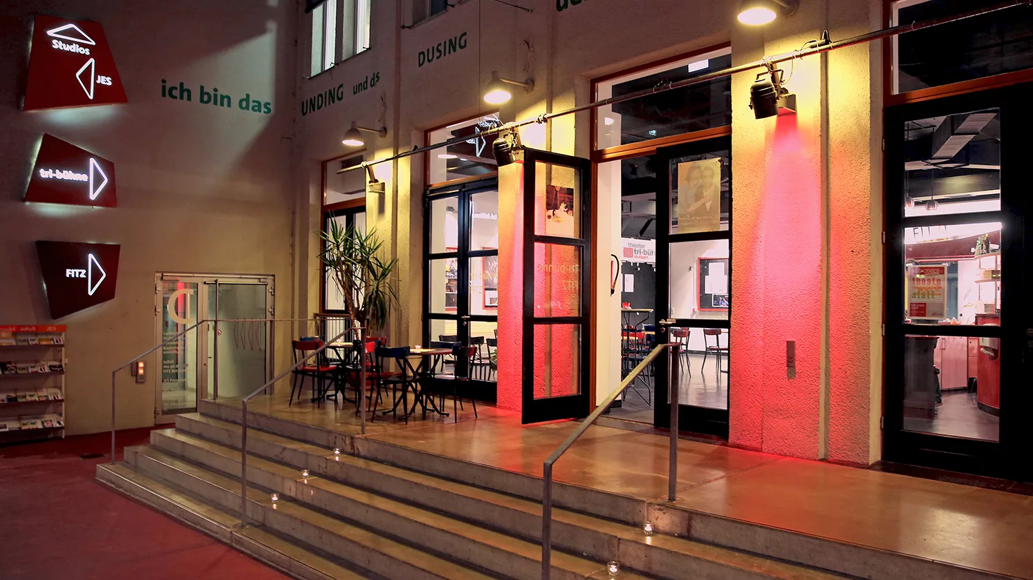 Theater tri‐bühne – Eingang/Foyer