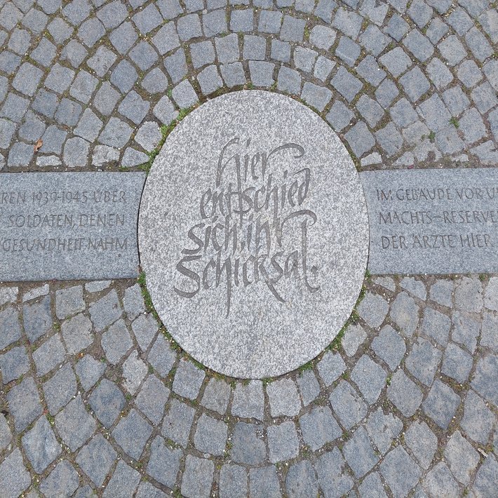 Schwelle mit Inschrift