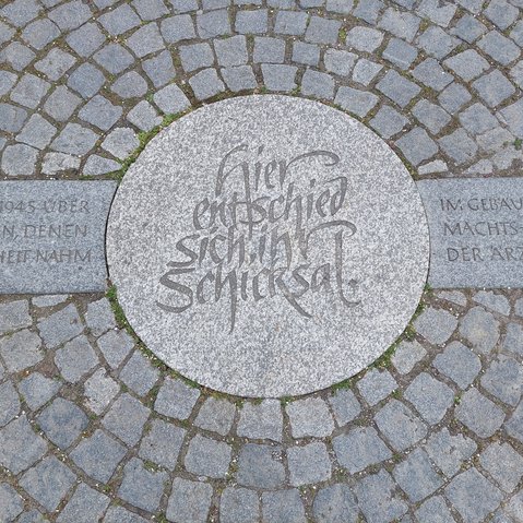 Schwelle mit Inschrift