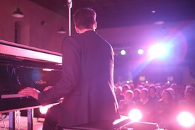 Kulturveranstaltung mit Pianist