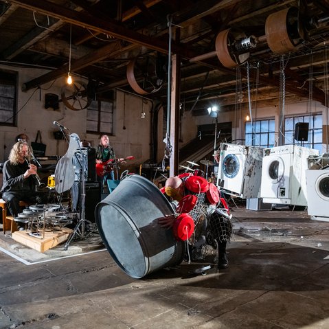 Kunstprojekt "Vier zappelnde Waschmaschinen" von Martin Stiefel beim Festival ÜBER:MORGEN der KulturRegion Stuttgart