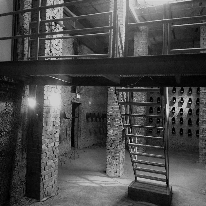 Innenansicht Erinnerungsräume Marinus van Aalst Alter Friedhof