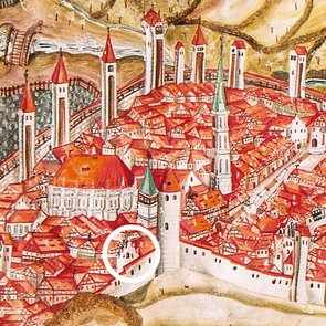 Kolorierte Stadtansicht von Schwäbisch Gmünd aus dem 16. Jahrhundert mit Markierung der ehemaligen Synagoge nahe der Stadtmauer.