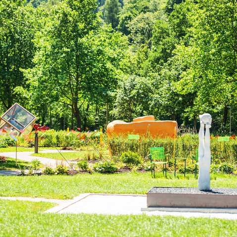 Parkansicht mit Skulptur SOPHI Park