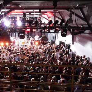Veranstaltung im vollen Kulturhaus Schwanen