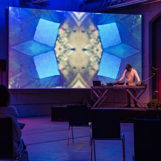 Abschlussfest des Festivals "Unter Beobachtung" im Stuttgarter Kunstverein Wagenhalle, Thomas Kiefer "Hoving"
