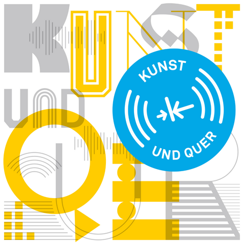 Grafisch gestaltetes Plakat mit dem Schriftzug „KUNST UND QUER“ in bunten, verspielten Schriftarten in Gelb und Grau. In der Mitte überlagert ein runder, blauer Kreis mit dem weißen Text „KUNST UND QUER“ sowie einem stilisierten Symbol aus Pfeilen und Radiowellen.
