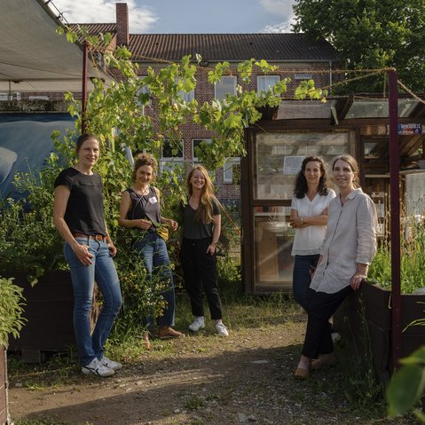 Das Team der KulturRegion Stuttgart im Garten der Kulturinsel.