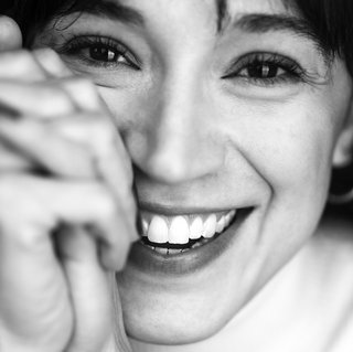 Schwarz-Weiß-Portrait von Rocio Alemán