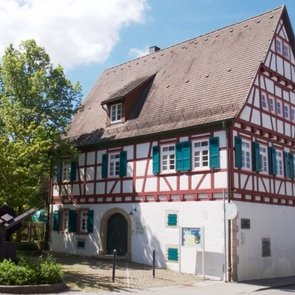 Aussenansicht auf altes, aber renoviertes Fachwerkhaus