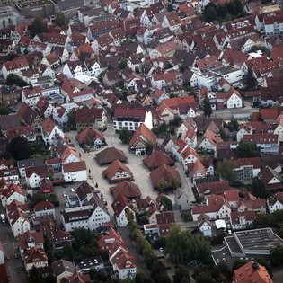 Vogelperspektive auf den Stadtkern von Metzingen