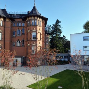 Blick auf den Südflügel der Villa