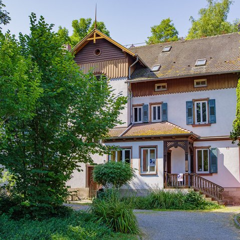 Blick von aussen auf das Gebäude