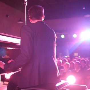 Kuturveranstaltung mit Pianist