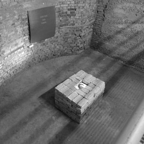 Innenansicht Erinnerungsräume Marinus van Aalst Alter Friedhof