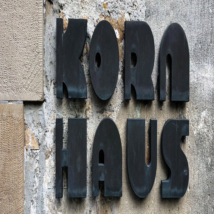 Schriftzug »Kornhaus« an der Aussenfassade des Kornhauses.