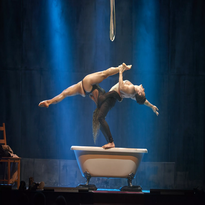 Zwei Artisten bei der Jubiläumsgala 25 Jahre Friedrichsbau Varieté.