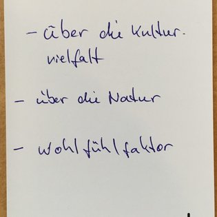 Postkarte mit Ideen von Besucher:innen des Bauwagens im Rahmen des Projekts SPIEL:RAUM der KulturRegion Stuttgart 2021-2022