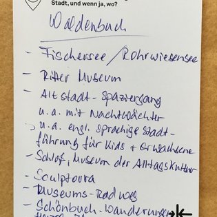Postkarte mit Ideen von Besucher:innen des Bauwagens im Rahmen des Projekts SPIEL:RAUM der KulturRegion Stuttgart 2021-2022