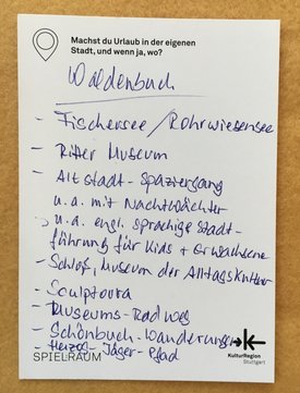 Postkarte mit Ideen von Besucher:innen des Bauwagens im Rahmen des Projekts SPIEL:RAUM der KulturRegion Stuttgart 2021-2022