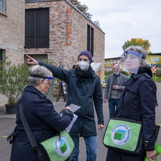 Abschlussfest des Festivals "Unter Beobachtung" im Stuttgarter Kunstverein Wagenhalle, Projekt "Constructing Paradise" von Kirsten Johannsen 