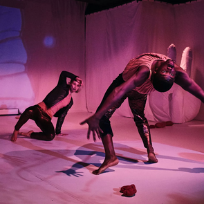 Blick auf die Bühne: Aufführung von „Vesper“ im Jungen Ensemble Stuttgart.