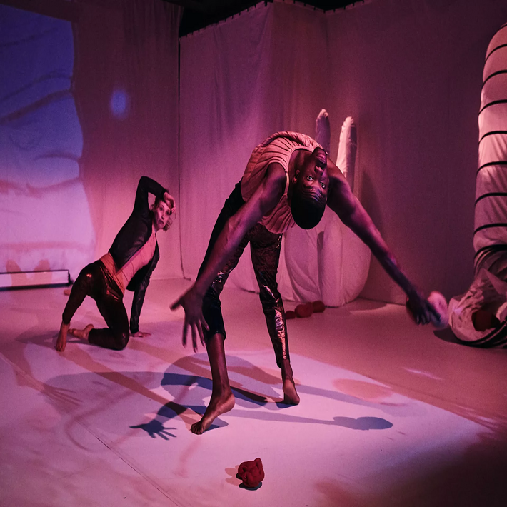 Blick auf die Bühne: Aufführung von „Vesper“ im Jungen Ensemble Stuttgart.