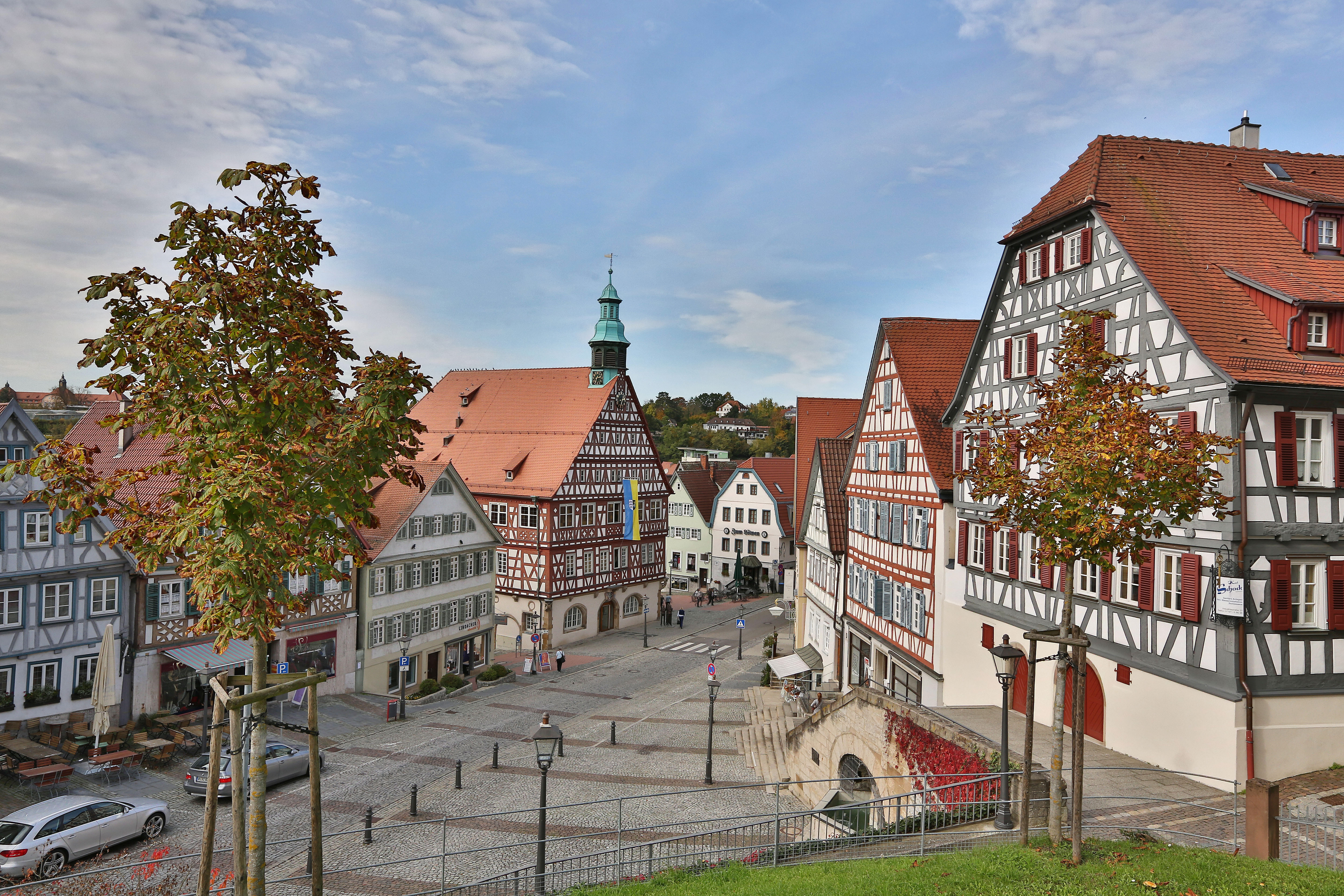 Stadtansicht mit vielen schönen Fachwerkhäusern