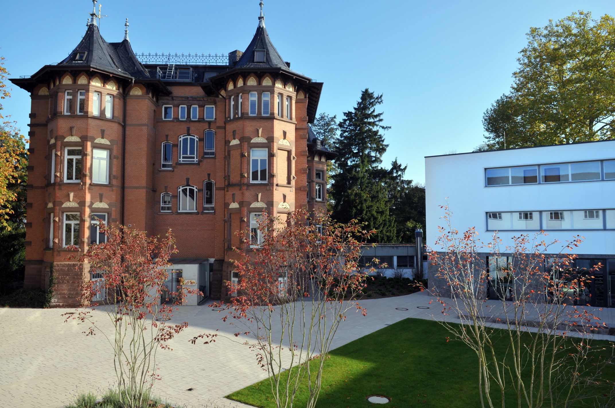 Blick auf den Südflügel der Villa