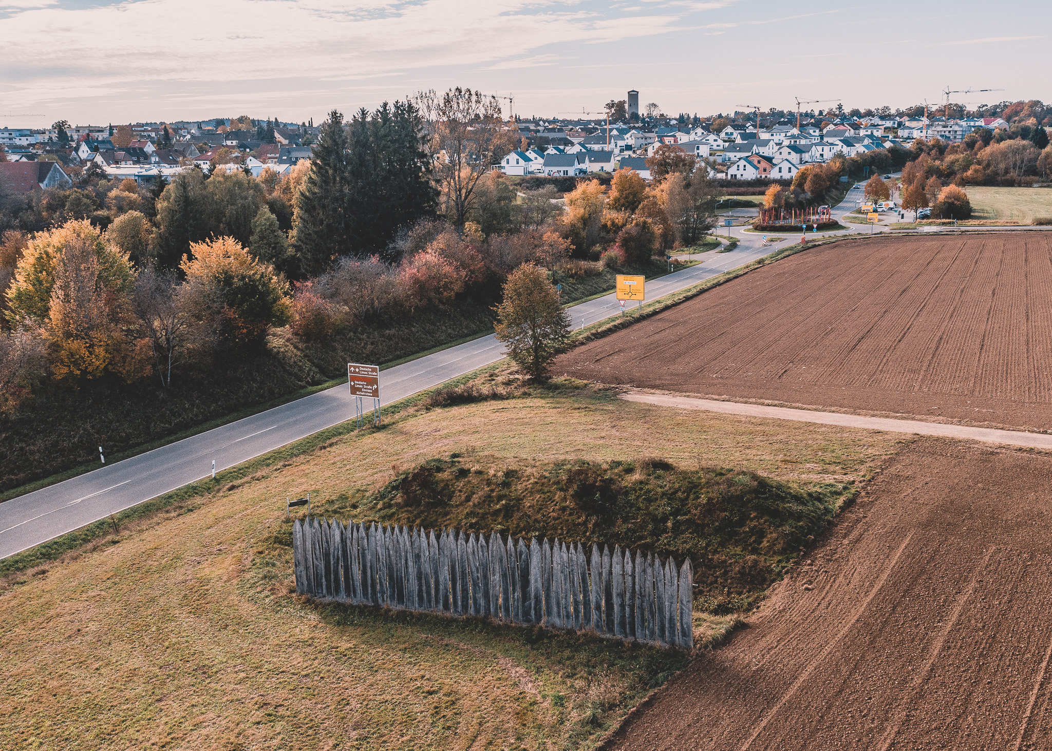 Blick von oben auf die Limespalisaden