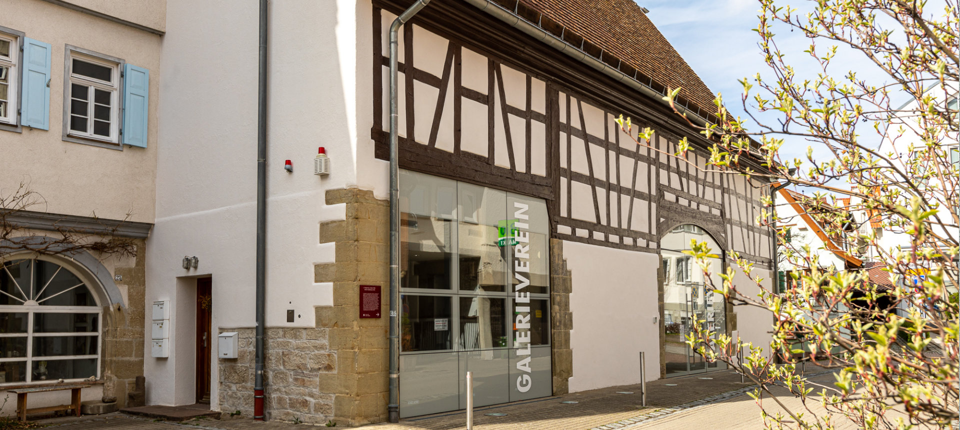 Aussenansicht eines Fachwerkhauses, in welchen der Galerieverein untergebracht ist